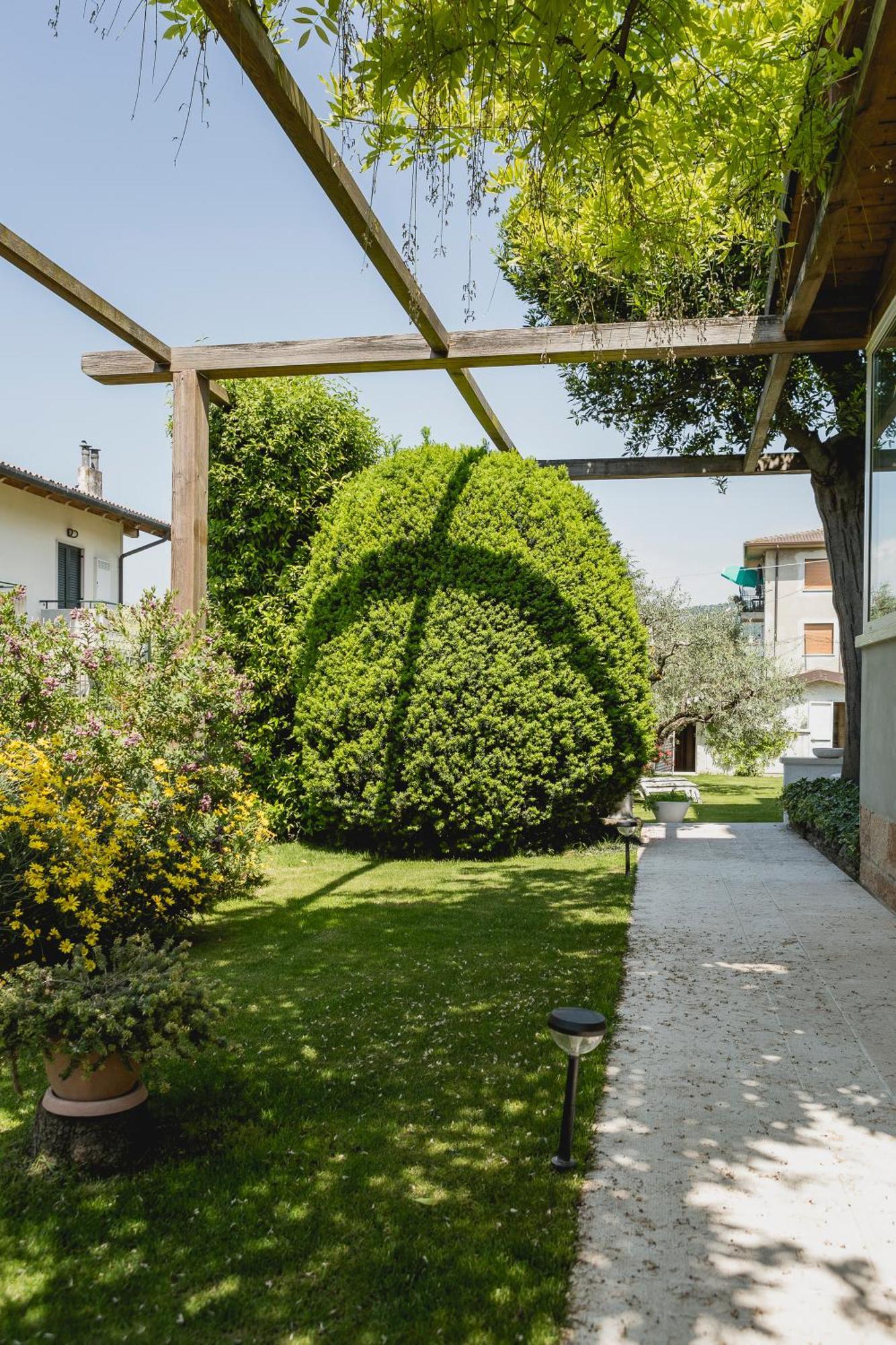 Casa Ginev Room & Apartments Bardolino Exterior photo